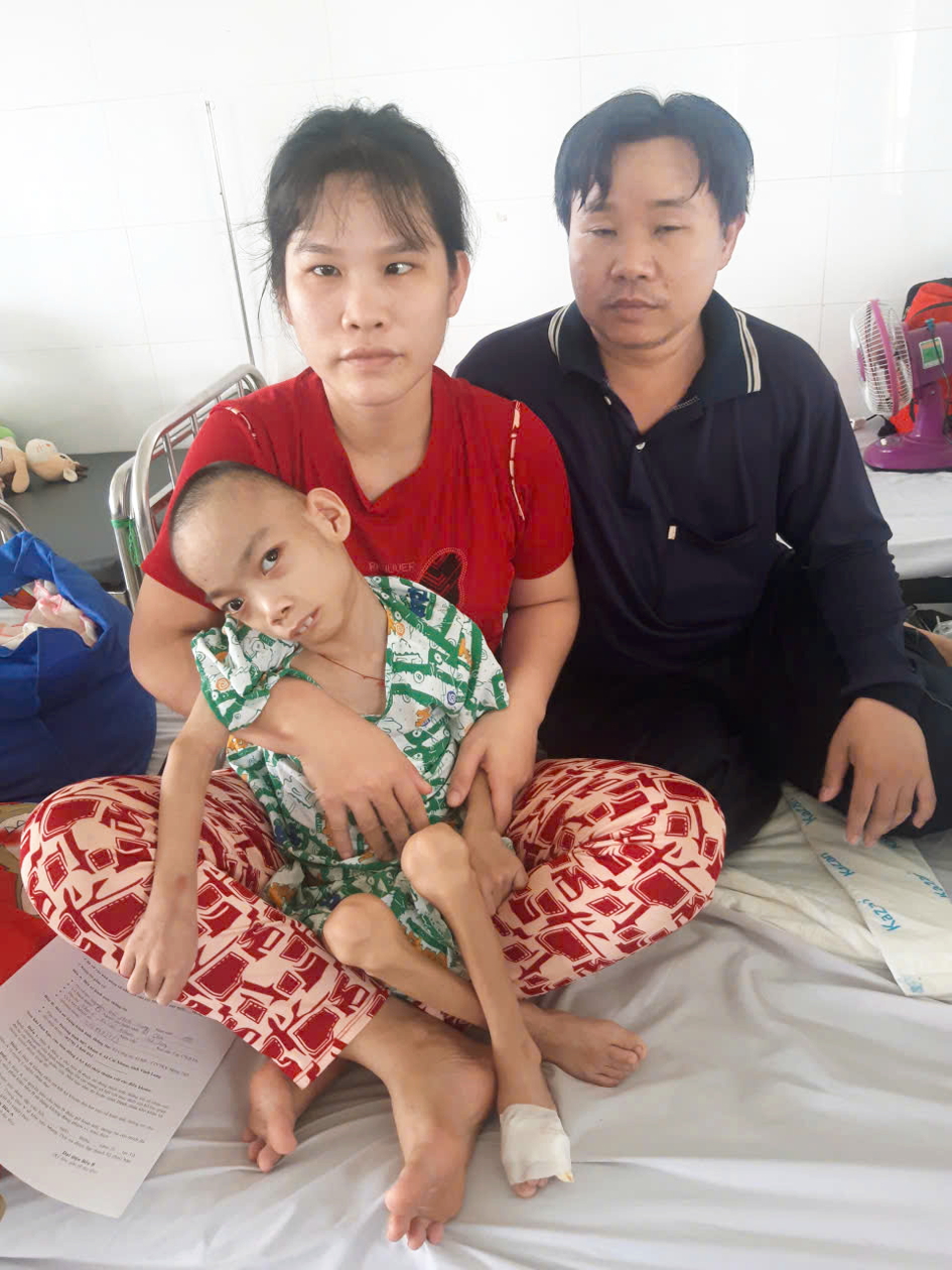 Bé Nguyễn Minh Khang rất mong nhận được tình yêu thương và sự giúp đỡ của những tấm lòng nhân ái