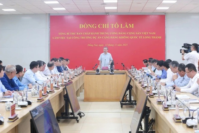 Quang cảnh buổi làm việc