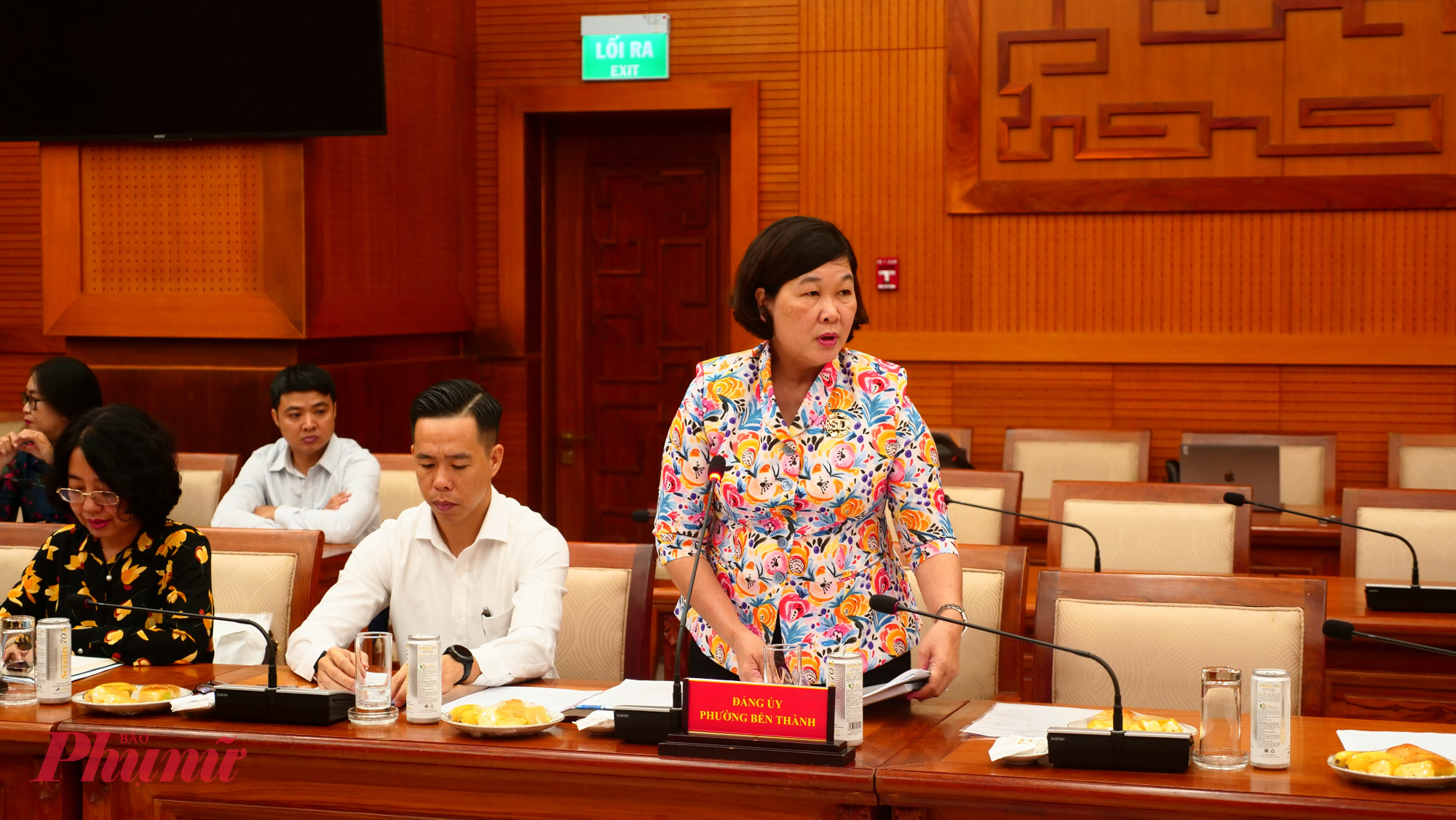 Bà Hoàng Thị Tố Nga - Bí thư Đảng ủy phường Bến Thành - báo cáo tại buổi làm việc - Ảnh: Trang Nguyễn