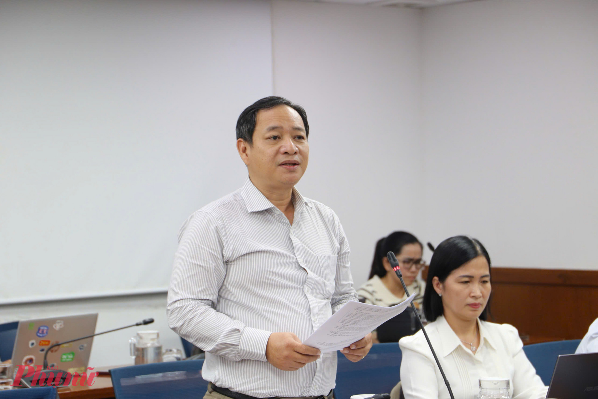 Ông Đỗ Diệp Gia Hợp - Phó Trưởng phòng Bảo trì khai thác công trình giao thông (Sở Xây dựng) - thông tin trong buổi họp báo - Ảnh: Thanh Tâm