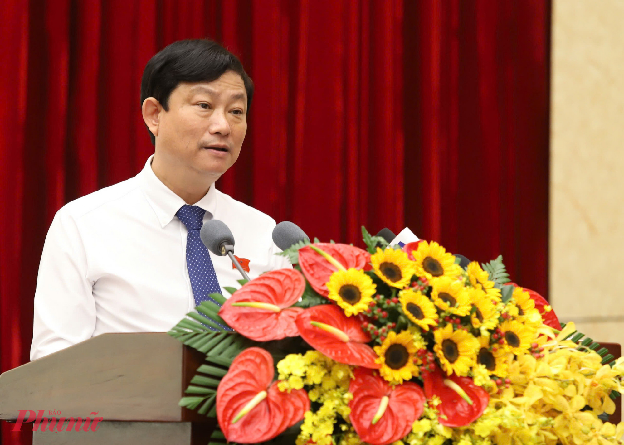 Ông Võ Văn Minh - Chủ tịch HĐND TPHCM phát biểu bê mạc tại kỳ họp - Ảnh: Thanh Tâm