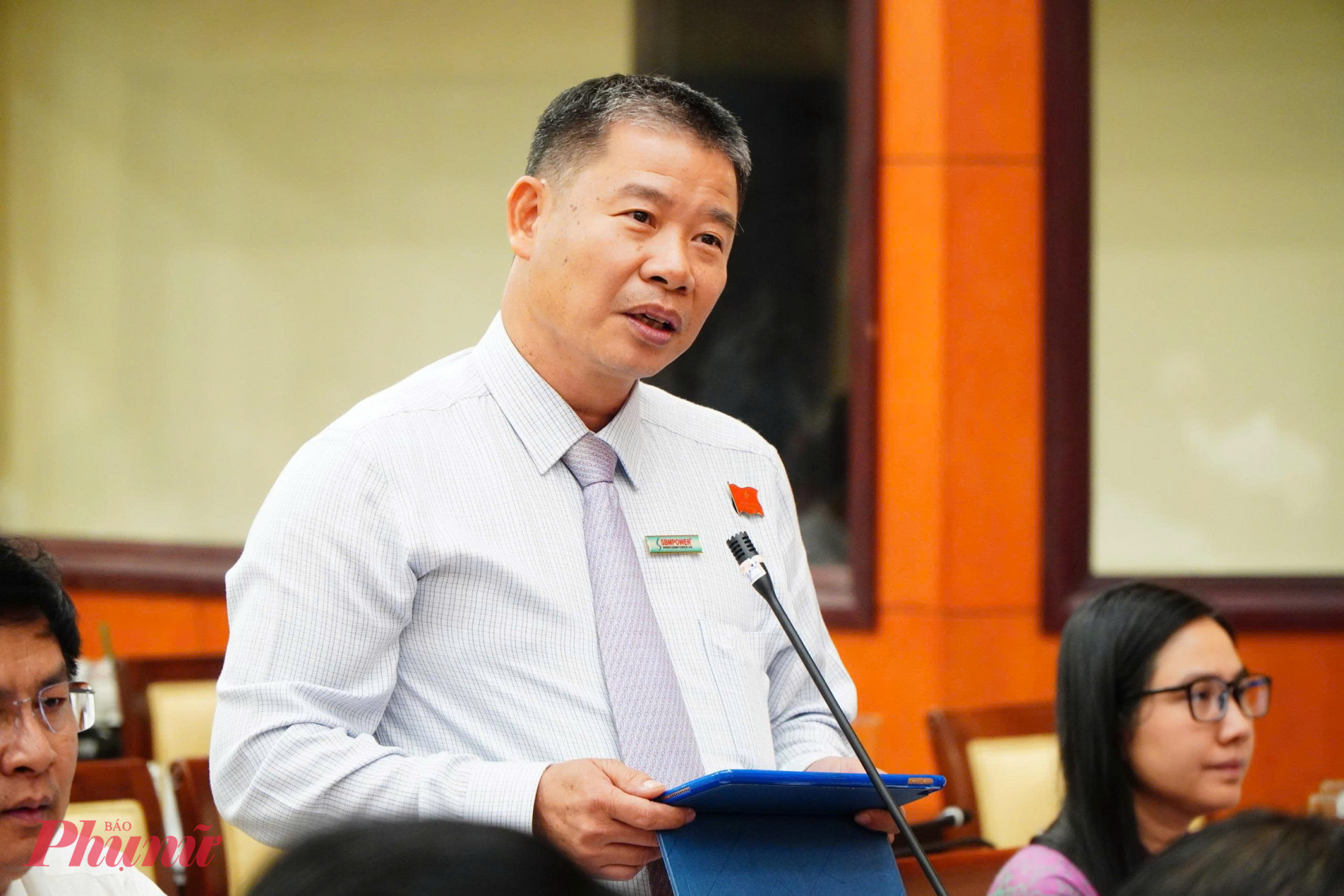 Ông Trần Thành Trọng - Ban Đô thị HĐND TPHCM - góp ý tại buổi thảo luận - Ảnh: Thanh Tâm