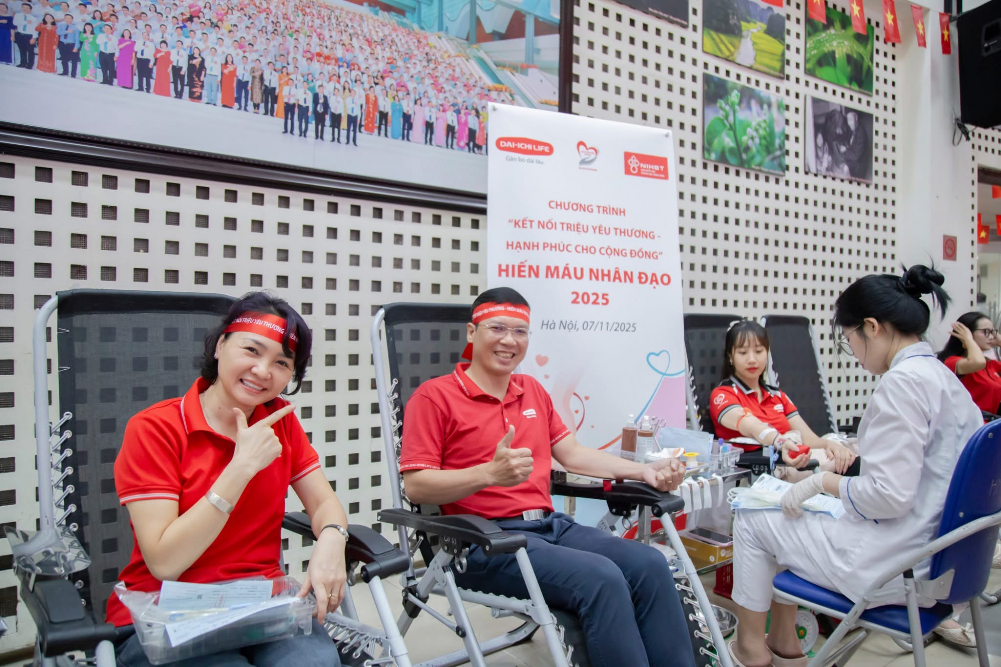 Những tình nguyện viên sẻ chia những giọt máu hồng nghĩa tình, góp phần chung tay mang đến cuộc sống hạnh phúc và tốt đẹp hơn cho người dân Việt Nam - Ảnh: Dai-ichi Life Việt Nam