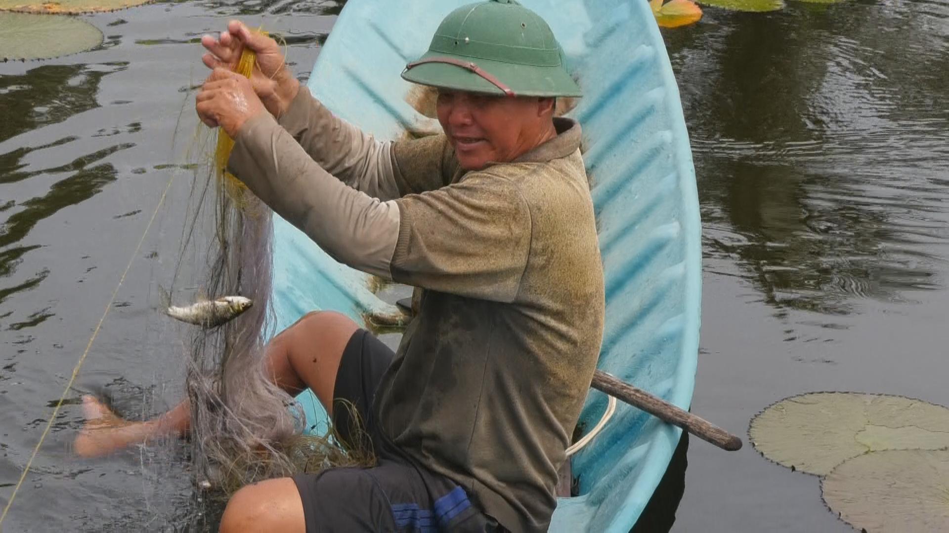 Mưu sinh mùa cá ra sông Ông Huỳnh Văn Me