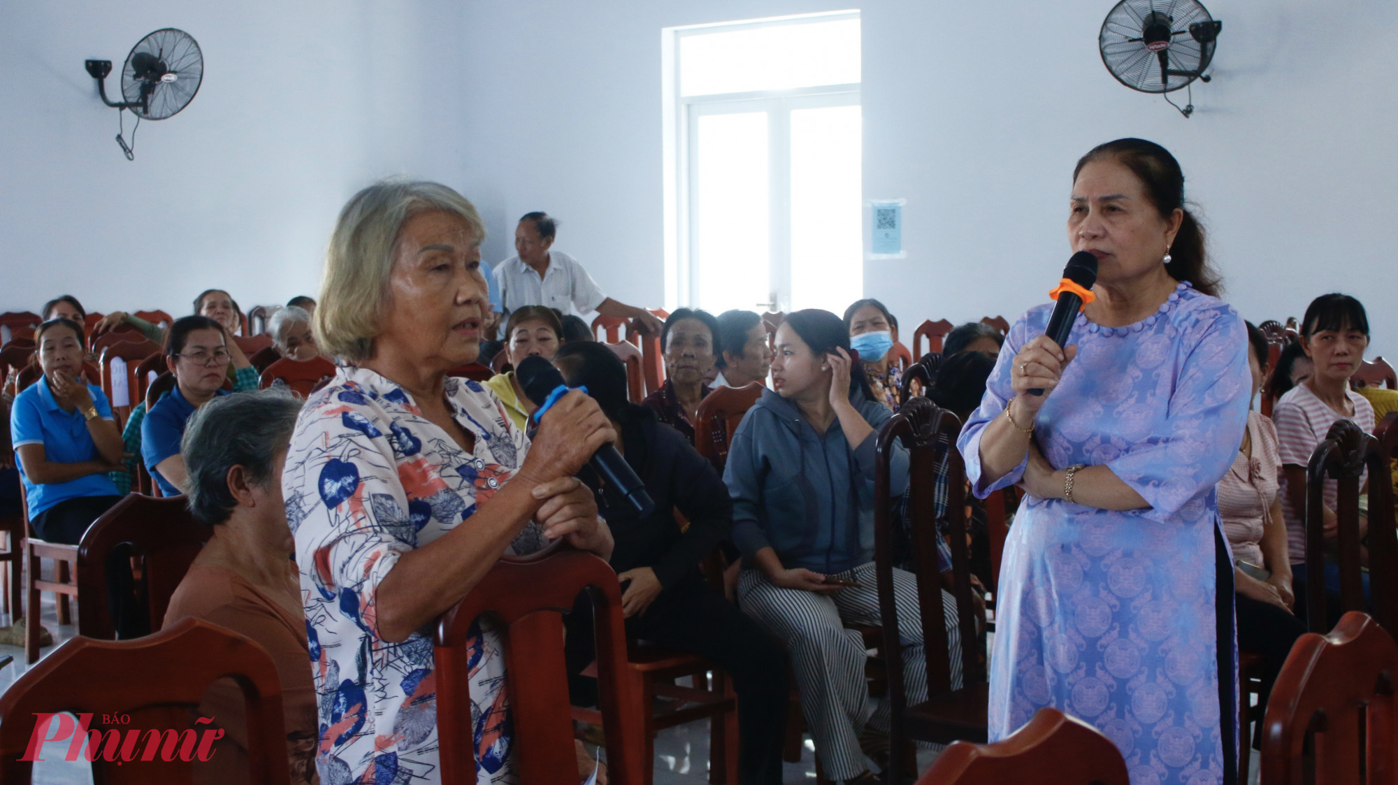 Luật sư Trần Thị Hồng Việt giao lưu cùng phụ nữ