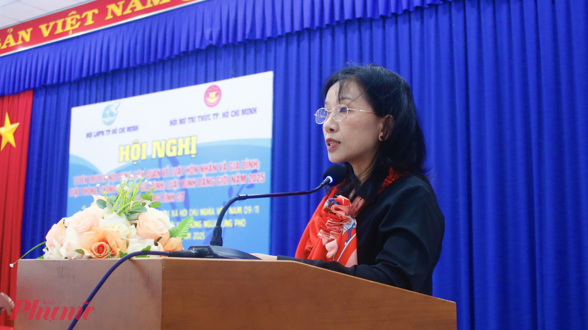 Bà Huỳnh Thị Thúy Phương – Phó chủ tịch Hội LHPN TPHCM - phát biểu 