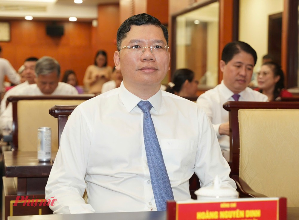  Ông Hoàng Nguyên Dinh, Phó trưởng ban Tuyên giáo và Dân vận Thành ủy TPHCM được bầu làm Phó chủ tịch UBND TPHCM - Ảnh: Thái Phúc