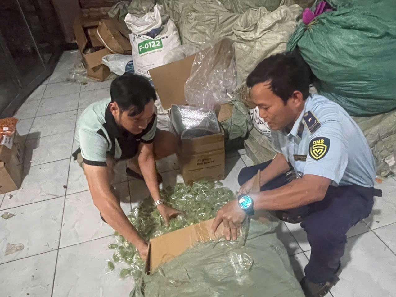 Lực lượng chức năng kiểm tra kẹo dẻo '3 không' 