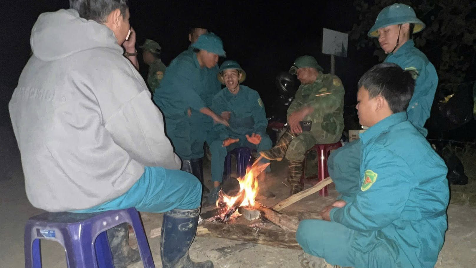 Bộ CHQS TP Đà Nẵng lập sở chỉ huy tiền phương tại hiện trường để tổ chức tìm kiếm người mất tích