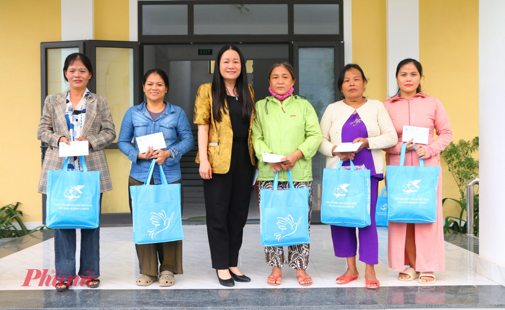 Ban Thường vụ Hội LHPN thành phố chỉ đạo các cấp Hội cơ sở chủ động nắm tính hình địa bàn, quan tâm đời sống, nhu cầu hội viên trong thời điểm thiên tai bão lũ liên tiếp xảy ra trên địa bàn