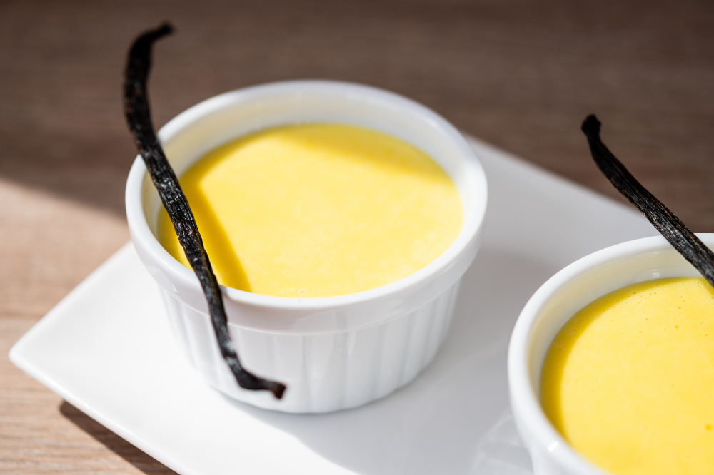 Đặt chiết xuất vani vào lò nướng, căn nhà bạn sẽ thơm như tiệm bánh ngọt - Ảnh: Freepik