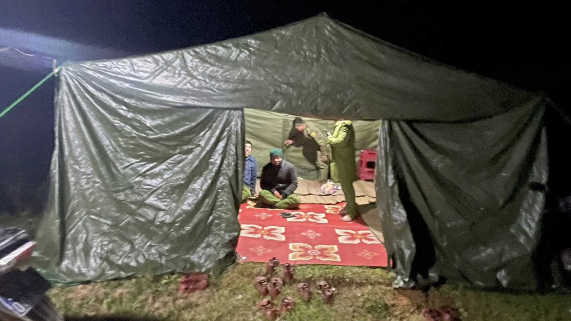 Dự báo từ ngày hôm nay, mưa sẽ bắt đầu lớn gây khó khăn cho công tác cứu hộ