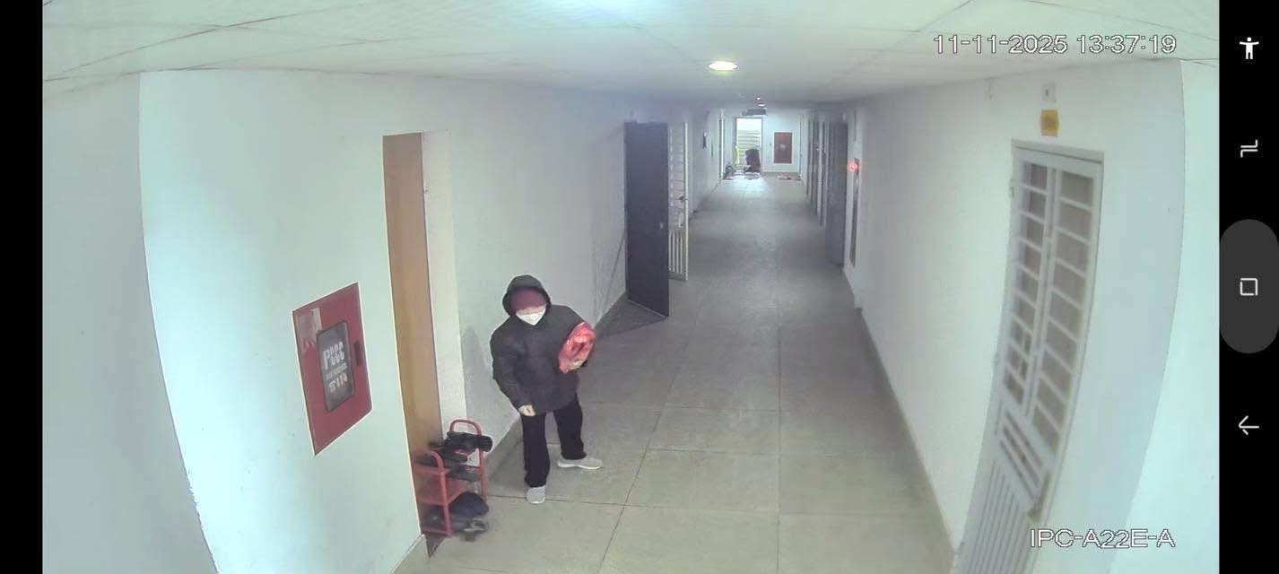 Xin cha mẹ giữ quyền hiếu nghĩa của con cháu Hình ảnh lá thư viết tay và trích xuất camera cụ bà ra khỏi nhà (Ảnh: Facebook)