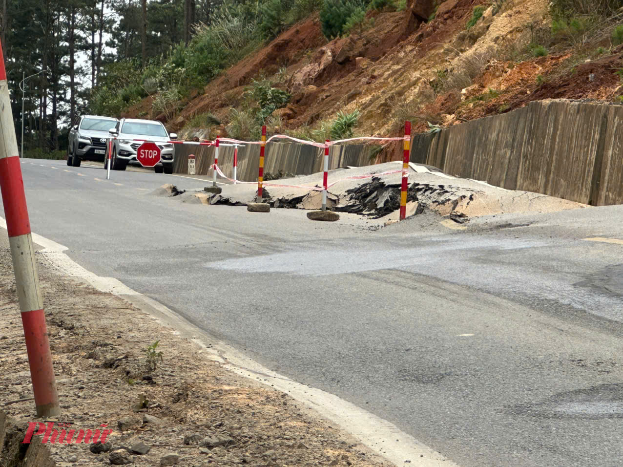 Đoạn đường được phát hiện bị trồi lên tạo vết nứt dài vào sáng nay_Ảnh: Sở Xây dựng Quảng Ngãi.