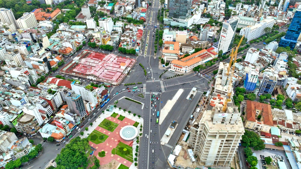 Nhịp sống sẽ sôi động ngay trong lòng đất Khu vực trước chợ Bến Thành là nơi dự kiến khai thác không gian ngầm ẢNH: NGUYỄN VĂN