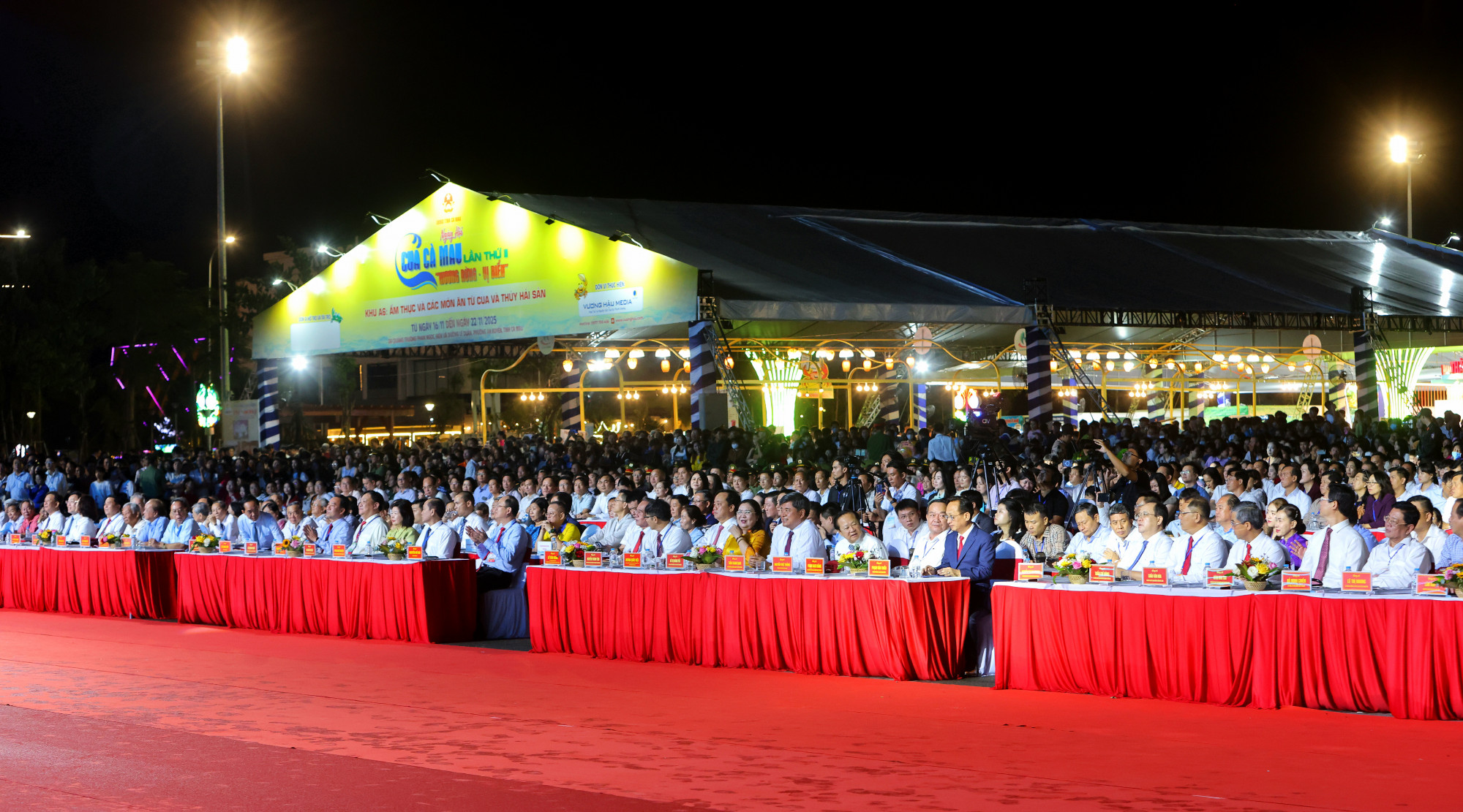 Các đại biểu dự khai mạc ngày hội... Ảnh: CTV