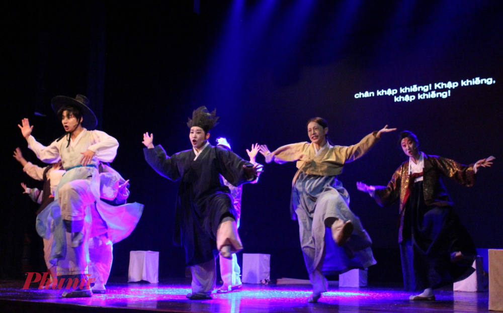 Các nghệ sĩ Hàn Quốc cũng không quên