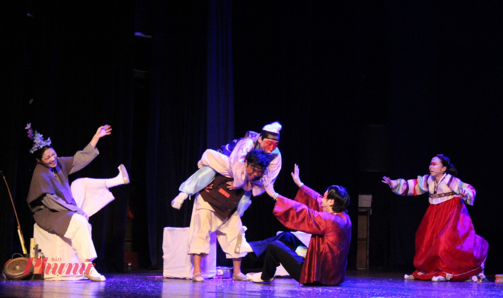 Các màn trình diễn giàu năng lượng duy trì từ màn đầu đến màn cuối - Ảnh: Ngọc Tuyết