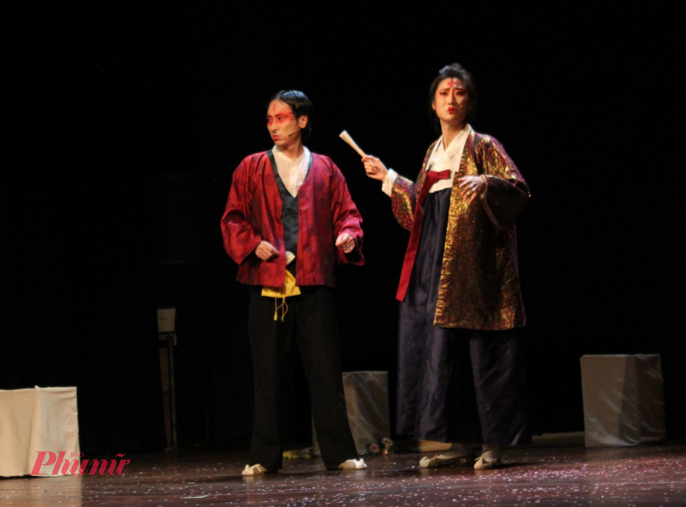 Khán giả thú vị khi 2 nghệ sĩ trong vai vợ chồng Mạnh Jin Sa gọi nhau là ông xã và bà xã