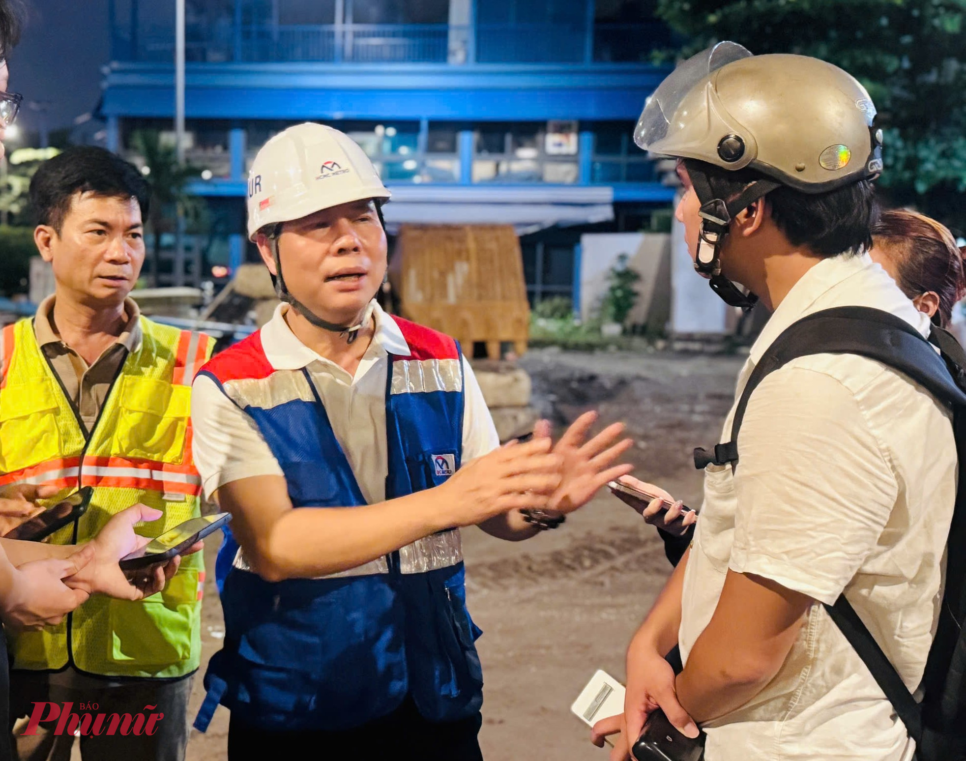 Ông Phan Công Bằng - Trưởng ban Quản lý Đường sắt đô thị TPHCM (MAUR) cho biết, để đáp ứng tiến độ, Ban vừa phát động phong trào thi đua 60 ngày đêm cao điểm với chủ đề “Quyết tâm tăng tốc, năng suất gấp đôi”, tập trung hoàn thành những nhiệm vụ trọng tâm của dự án. Với tiến độ hiện nay và sự phối hợp của các sở, ngành, ông tin rằng metro số 2 có thể khởi công đúng hẹn vào ngày 15/1/2026.