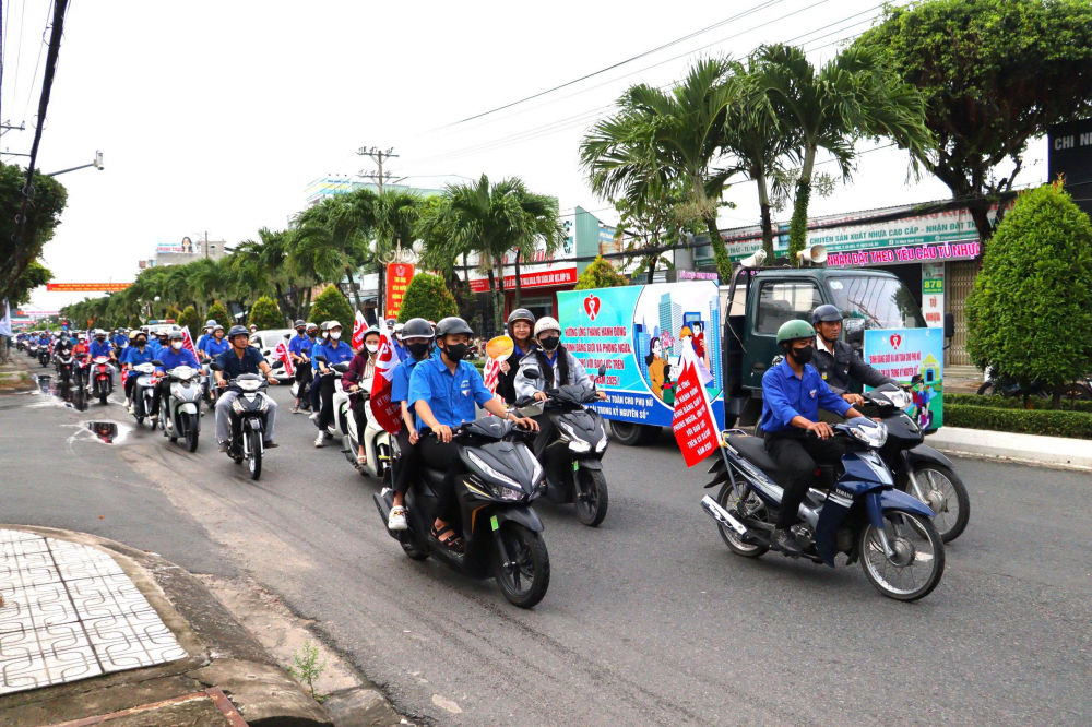 Tỉnh An Giang tuyên truyền cổ động bình đẳng giới trên các tuyến đường - Ảnh CTV