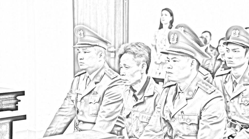 Bị cáo Hùng (ngồi giữa) bị đưa ra xét xử - Ảnh: N.A