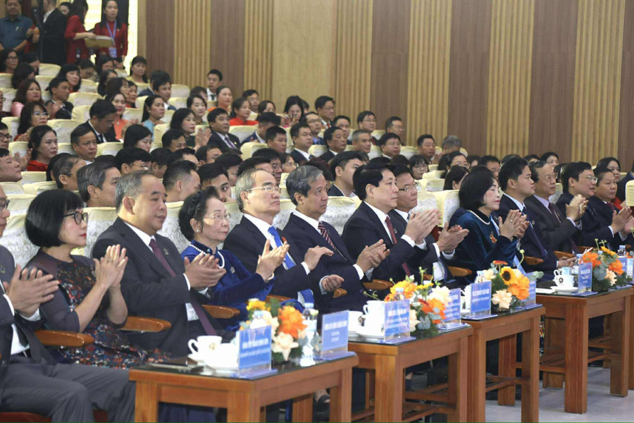 Các đại biểu dự Lễ kỷ niệm ngày Nhà giáo Việt Nam 20/11 và Đại hội Thi đua yêu nước ngành Giáo dục lần thứ VIII (2025-2030). Ảnh: Lê Cường.