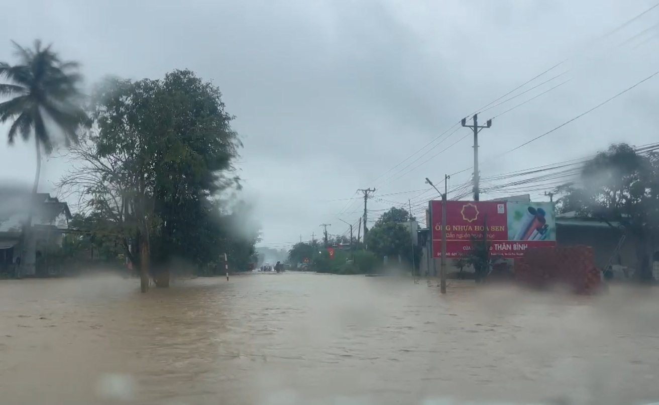 Mưa lớn trong nhiều giờ khiến nhiều nơi trên địa bàn tỉnh Đắk Lắk bị ngập lụt - Ảnh: B.X.