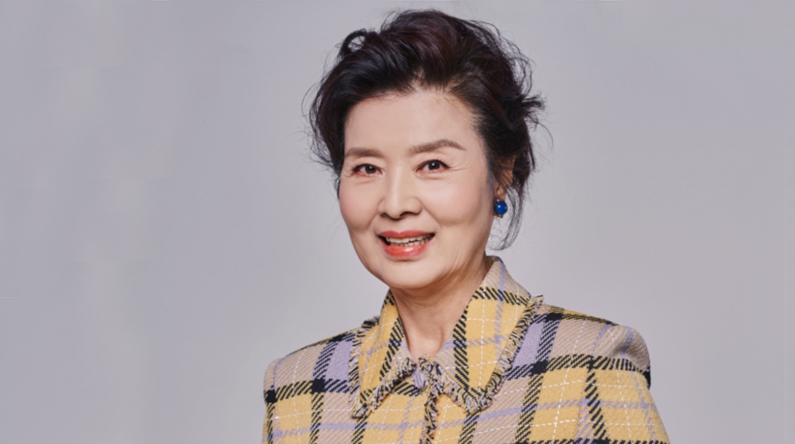 Diễn viên Yun Mi-ra gây bão mạng khi phản đối việc can thiệm thẩm mỹ vốn rất phố biến trong ngành giải trí và văn hoá Hàn Quốc. Ảnh: Viki