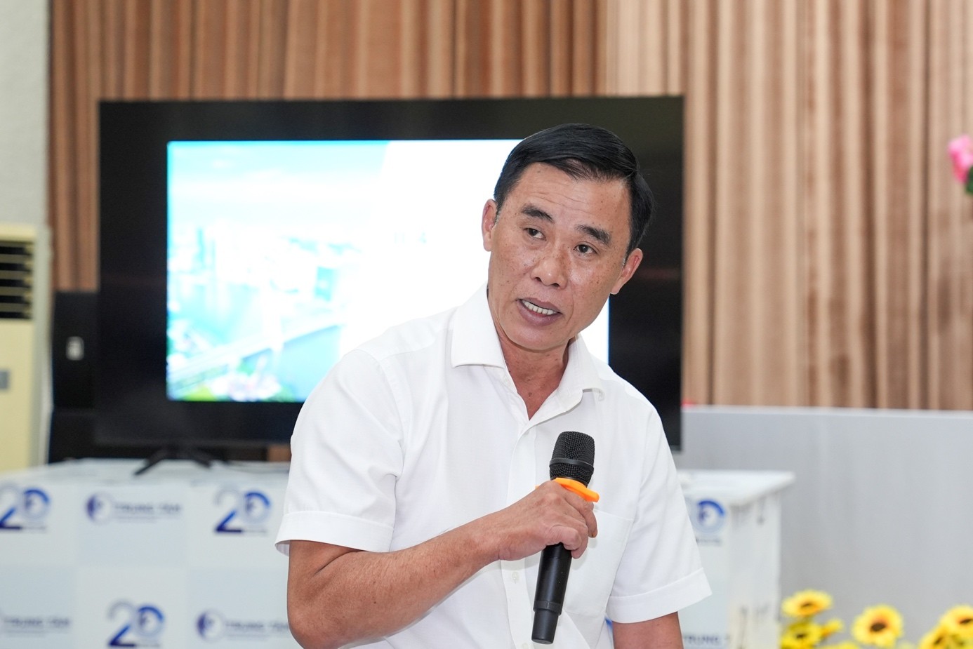 Ông Nguyễn Minh Tùng - Thành viên HĐTV EVNHCMC đóng góp ý kiến và phát biểu chỉ đạo về công tác đầu tư xây dựng tại tọa đàm - Ảnh: EVNHCMC