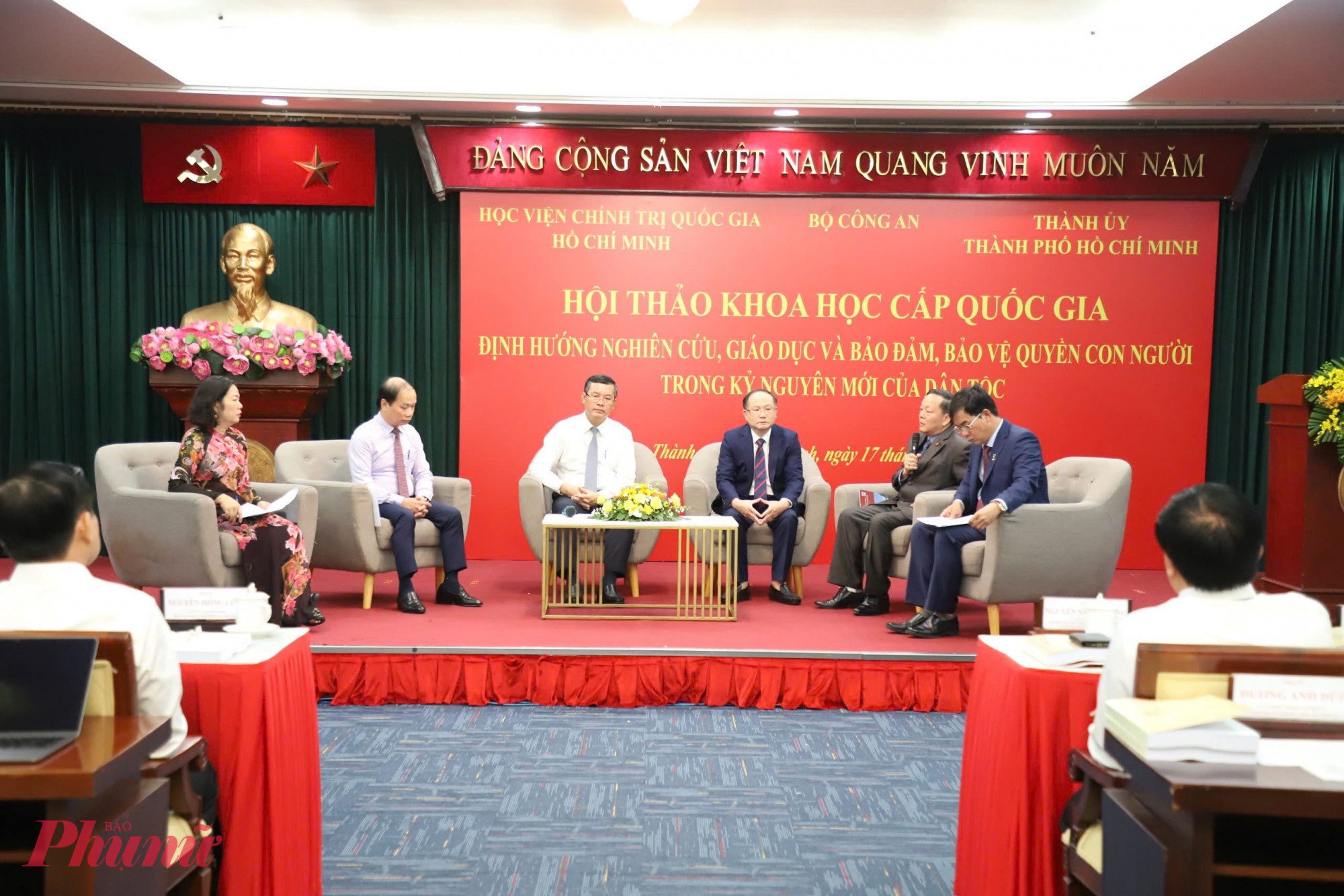 Hoàn thiện cơ chế bảo vệ quyền con người trong kỷ nguyên mới Hội thảo khoa học cấp quốc gia với chủ đề “Định hướng nghiên cứu, giáo dục và bảo đảm, bảo vệ quyền con người trong kỷ nguyên mới của dân tộc” - Ảnh: Thanh Tâm