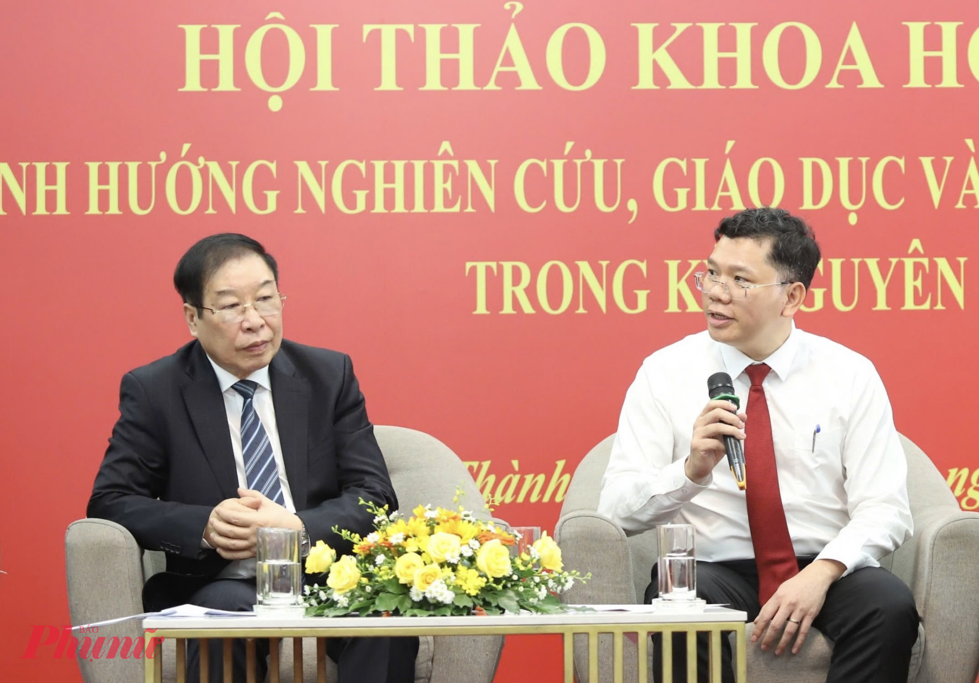 Hoàn thiện cơ chế bảo vệ quyền con người trong kỷ nguyên mới Ông Hoàng Nguyên Dinh - Phó chủ tịch UBND TPHCM phát biểu ý kiến tại hội thảo - Ảnh: Thanh Tâm