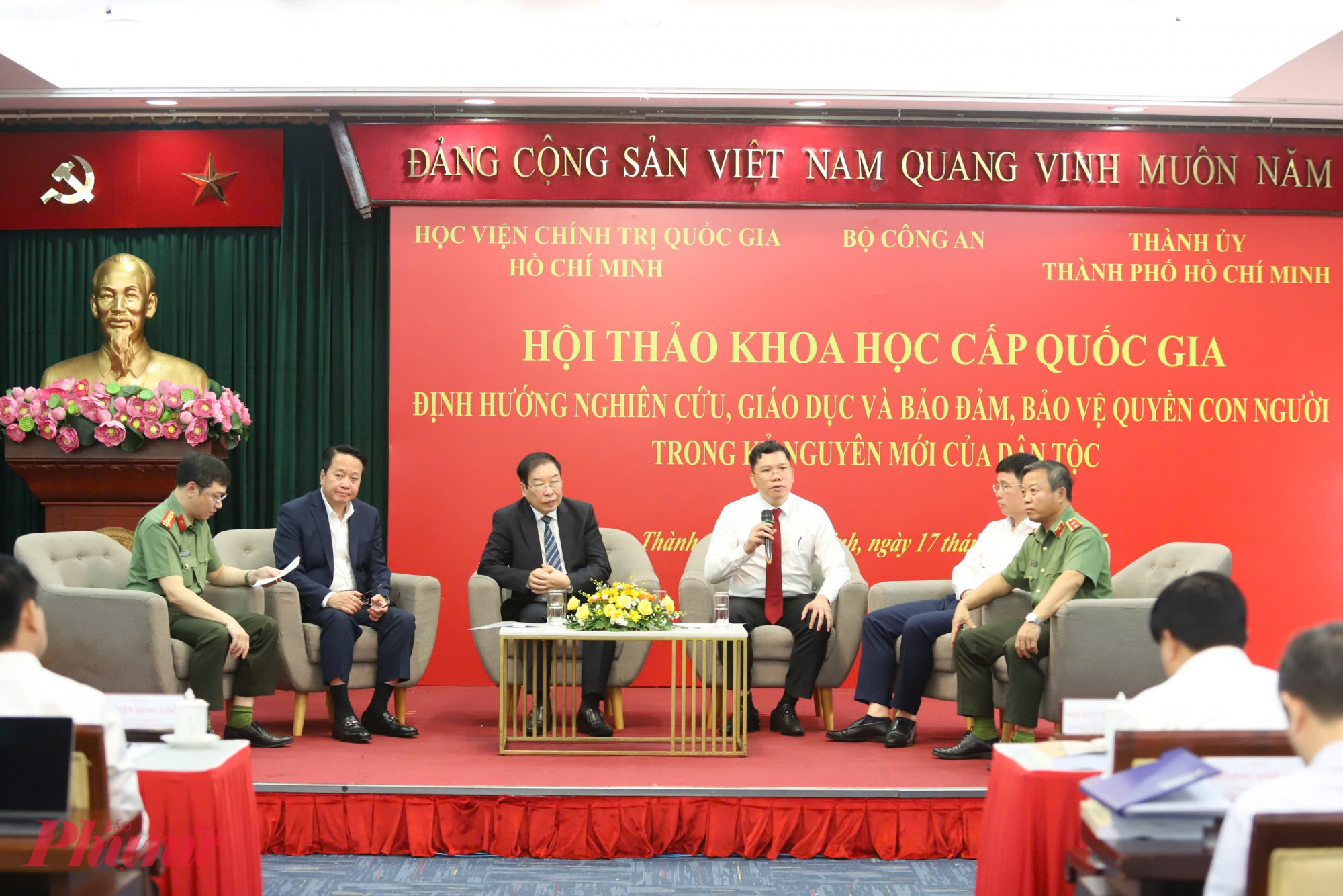 Hoàn thiện cơ chế bảo vệ quyền con người trong kỷ nguyên mới Phiên thảo luận định hướng bảo đảm, bảo vệ quyên con người trong kỷ nguyên mới của dân tộc - Ảnh: Thanh Tâm