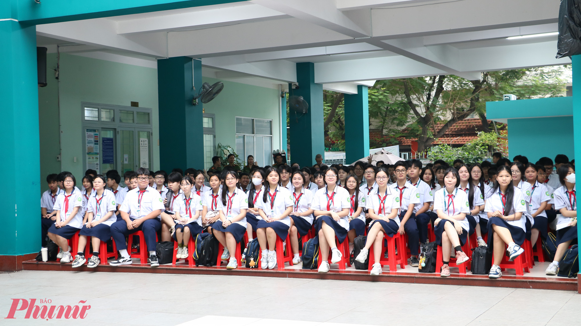 Học sinh Trường THCS Ngô Sĩ Liên hào hứng tham gia chương trình - Ảnh: Trang Thư