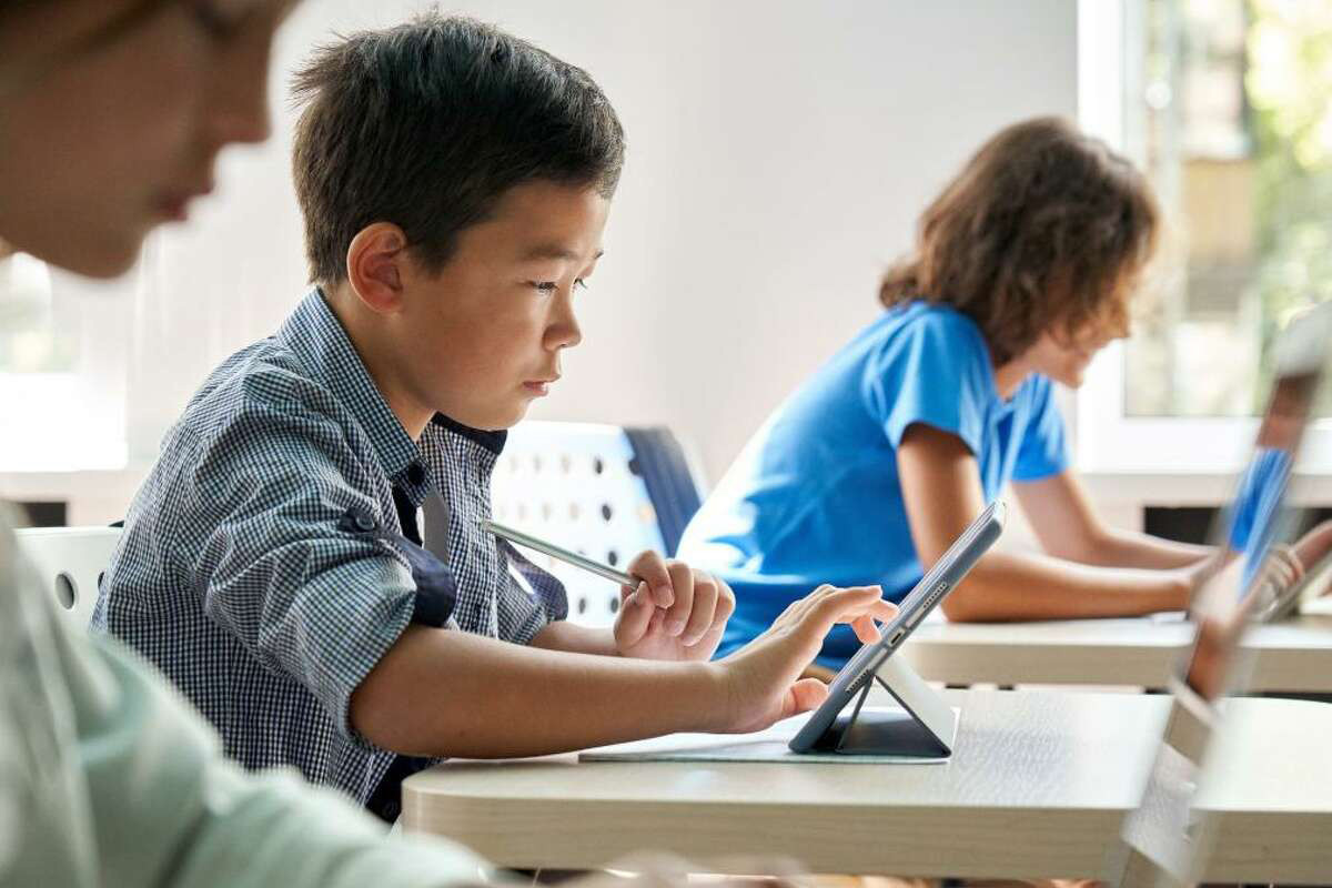 trong bối cảnh ngày càng nhiều bạn trẻ tìm đến chatbot AI như ChatGPT để trút bầu tâm sự – và trong một số trường hợp, điều này dẫn đến hậu quả đáng tiếc.