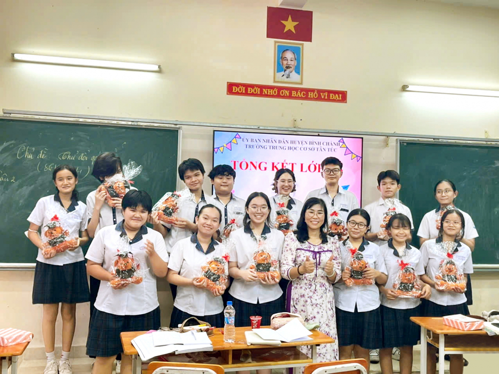 Những cô giáo thích “đổi vai” Cô Đoàn Thanh Nhàn được học sinh yêu quý vì luôn gần gũi, gắn bó với các em