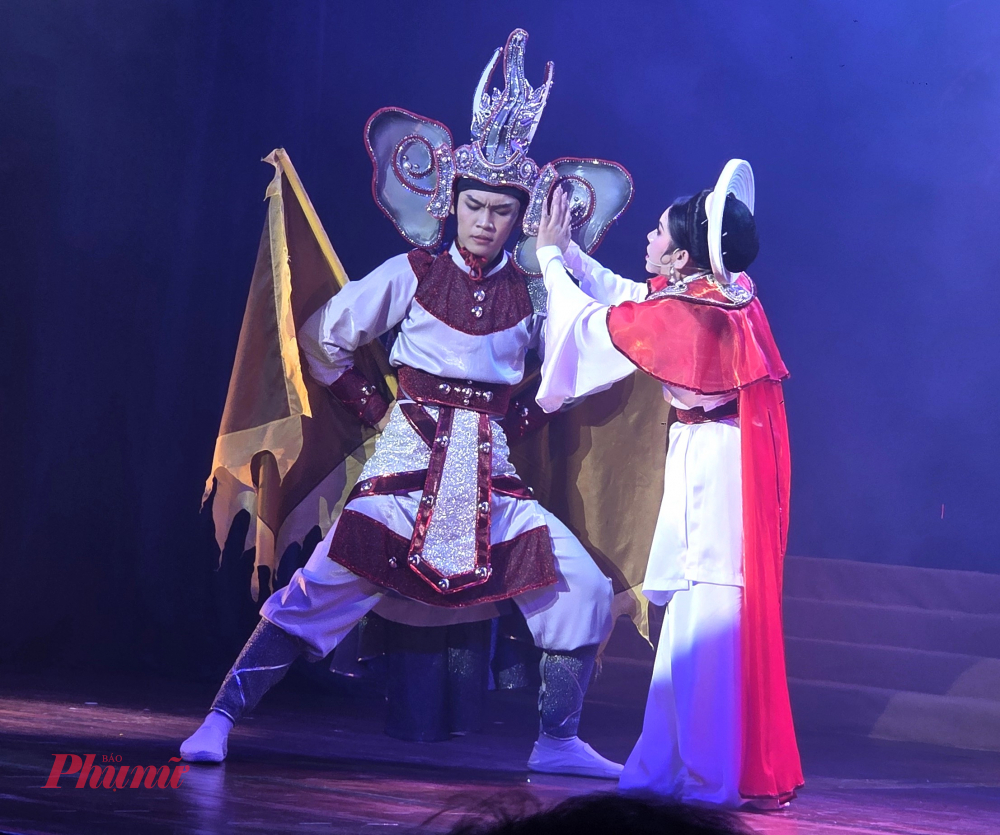 Thế Khoa trong hình tượng voi thần