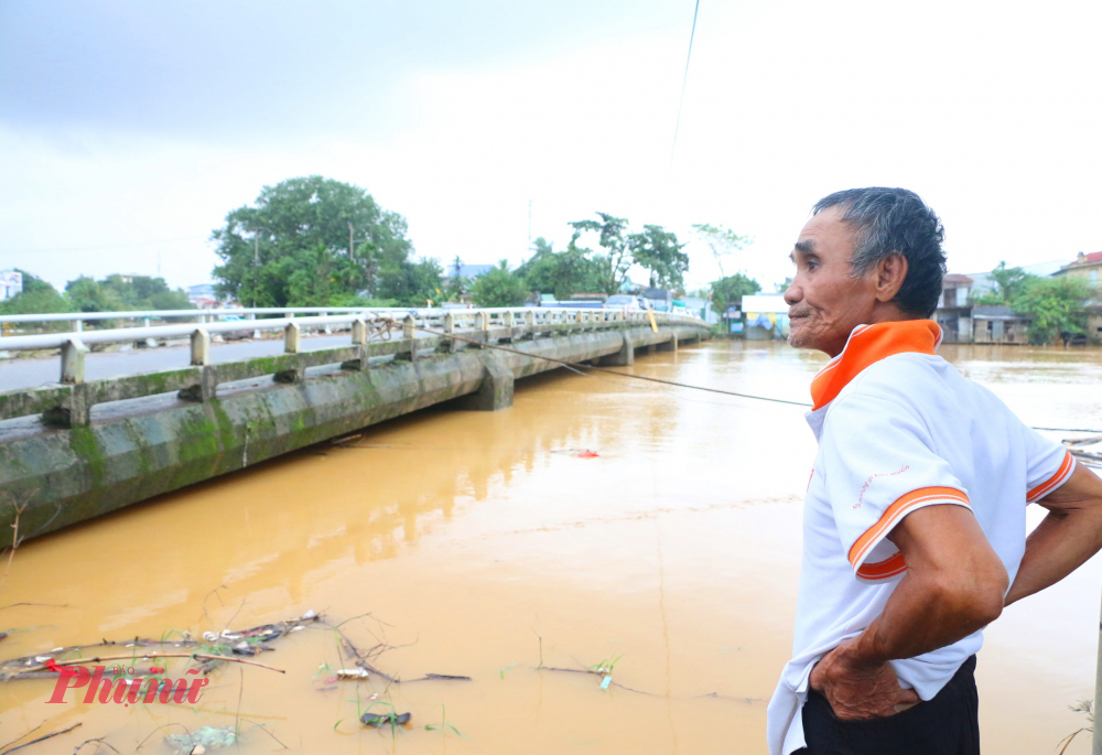 Ngừoi dân làng Vân Dương cho biết, họ dã kiệt sức vì đối phó với 5 đợt lũ liên tiếp trong vòng chưa đầy một tháng