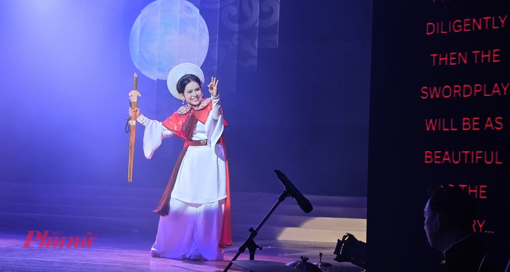 Nghệ sĩ Bình Tinh trong hình tượng công chúa Ngọc Hân - Bắc cung hoàng hậu của hoàng đế Quang Trung.