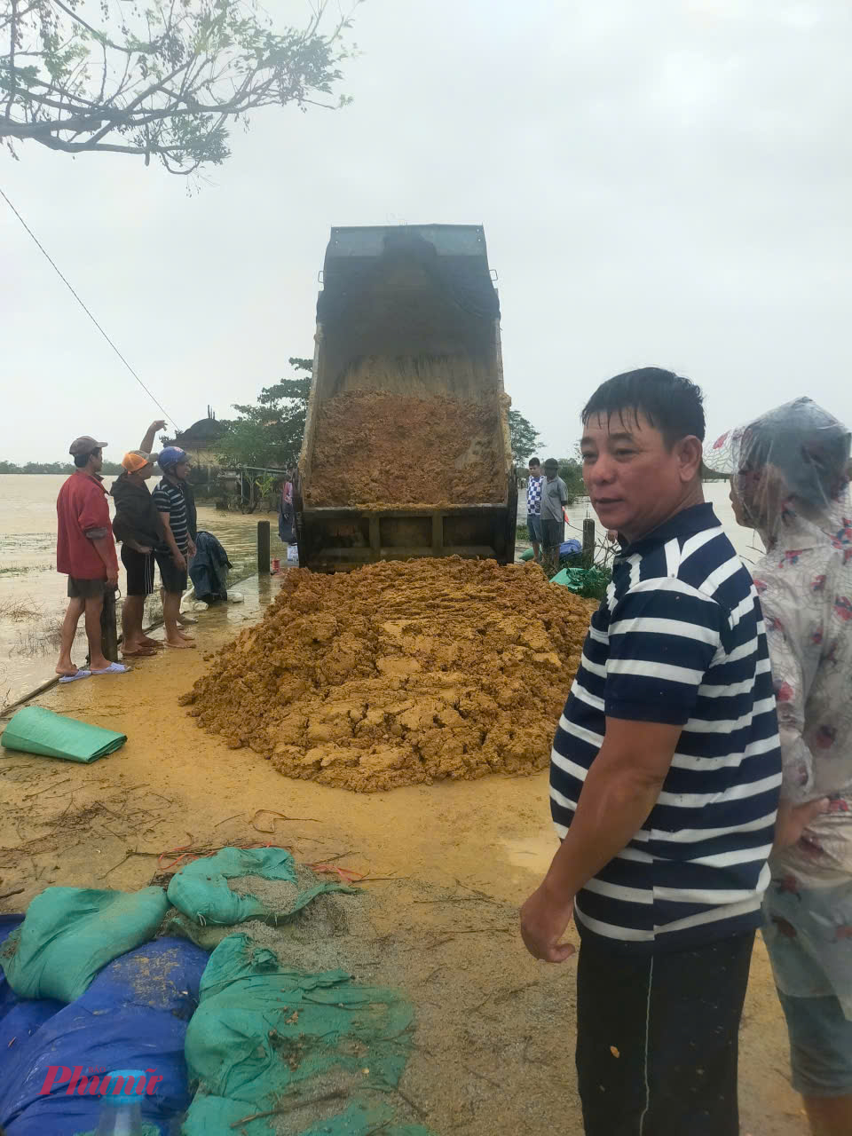 Quảng Trị, Huế nước lũ cô lập nhiều thôn xóm, bản làng Nồ lực gia cố đê Nho Lâm