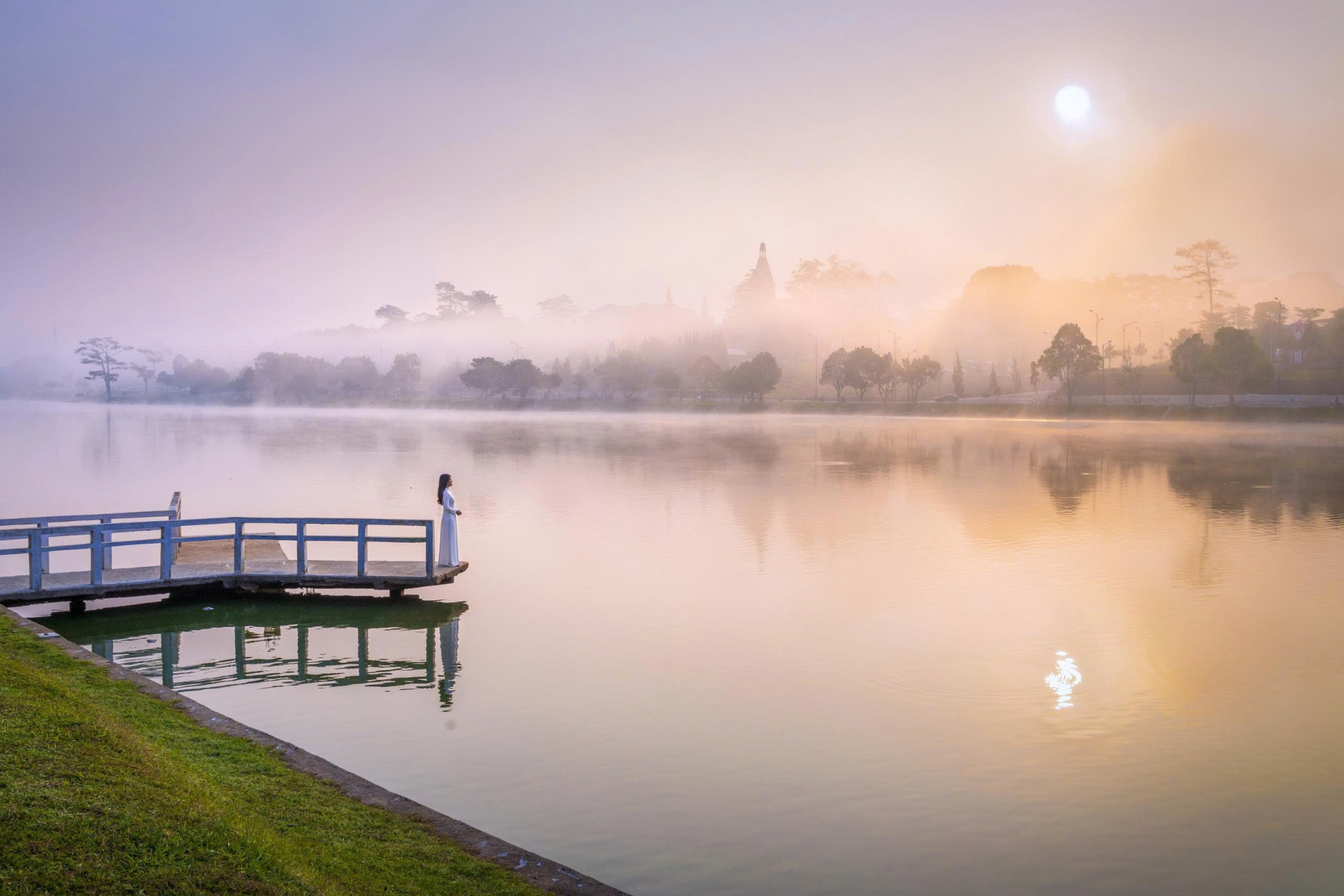 Đón bình minh ở hồ Xuân Hương