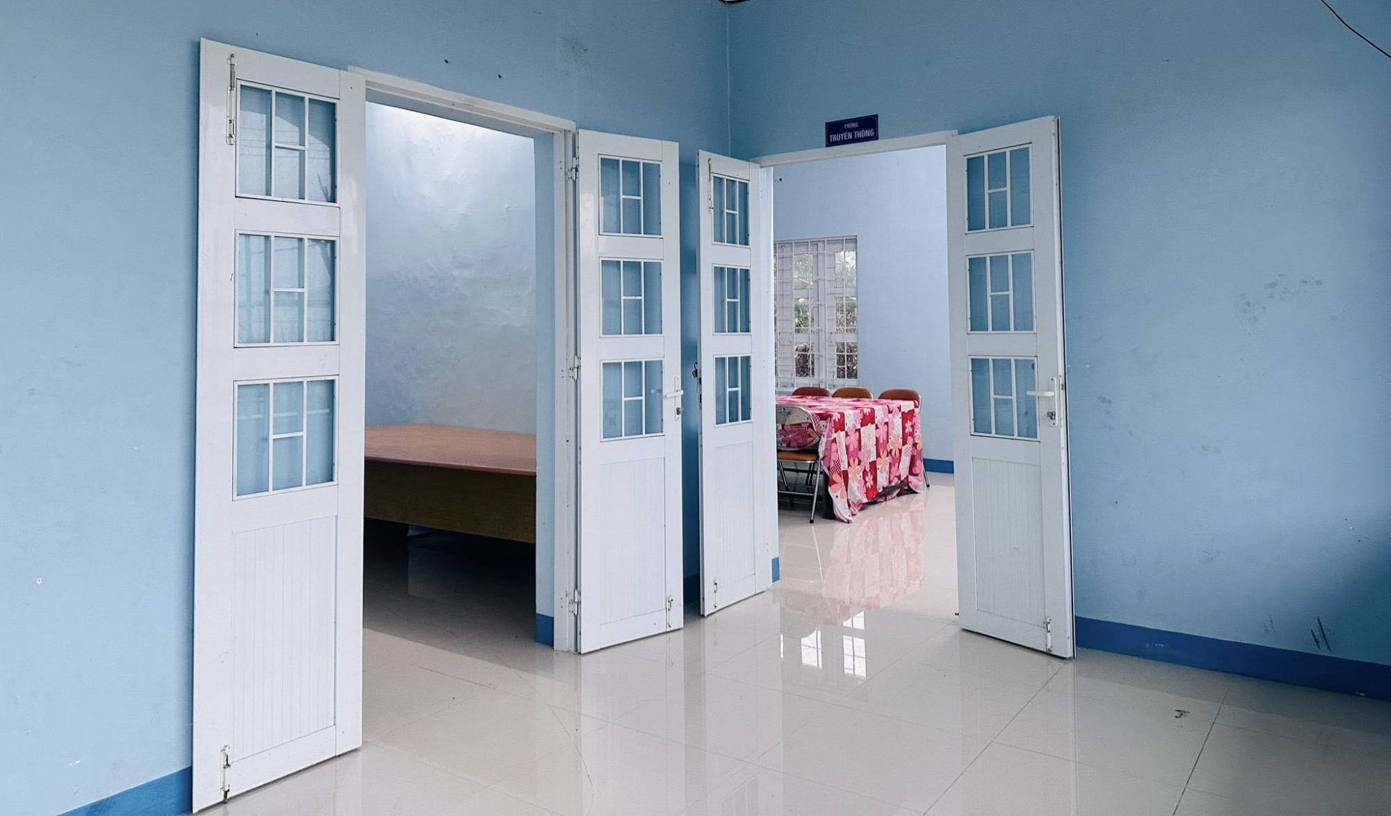 Trước diễn biến mưa lớn, ngập lụt có thể xảy ra, UBND xã Đồng Xuân bố trí Trung tâm Văn hóa Đồng Xuân và Thư viện Đồng Xuân để bà con vùng bị ngập tránh trú tạm thời. Ảnh: Trung tâm Văn hóa Đồng Xuân