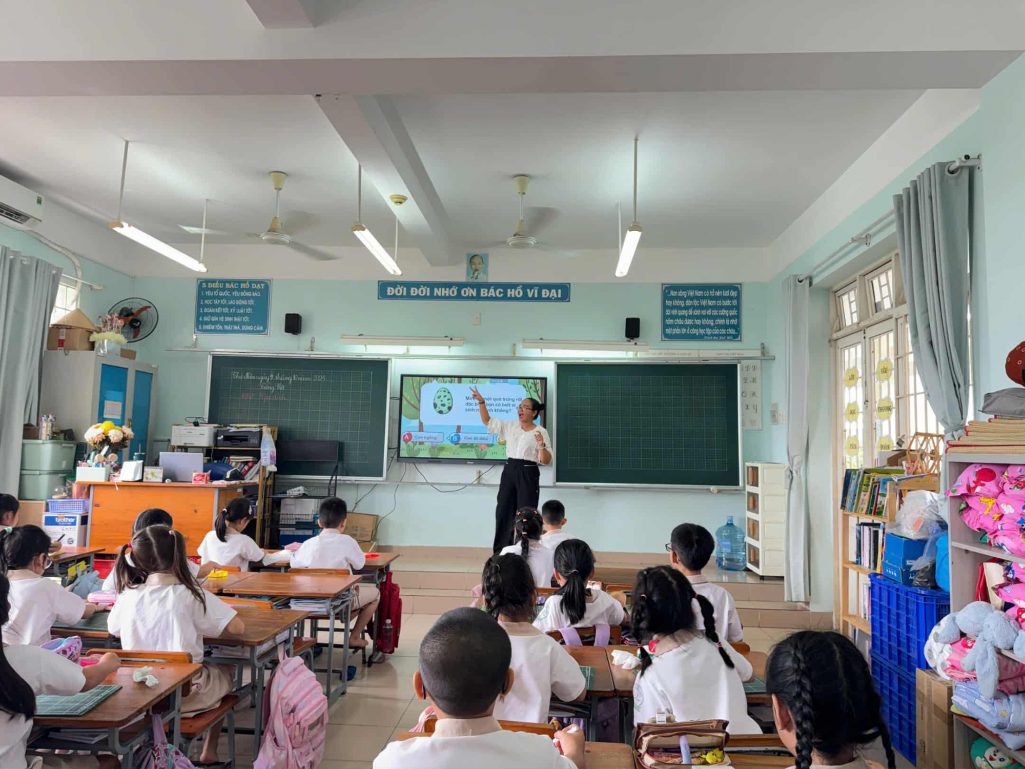 Đằng sau đoạn clip cả lớp 'đoàn kết' cô lập một bạn học Là nạn nhân của việc bị cô lập khi học cấp 2, cô giáo Trần Thị Hồng Nhung dùng sự thấu cảm để hiểu học sinh của mình - Ảnh: Nhân vật cung cấp