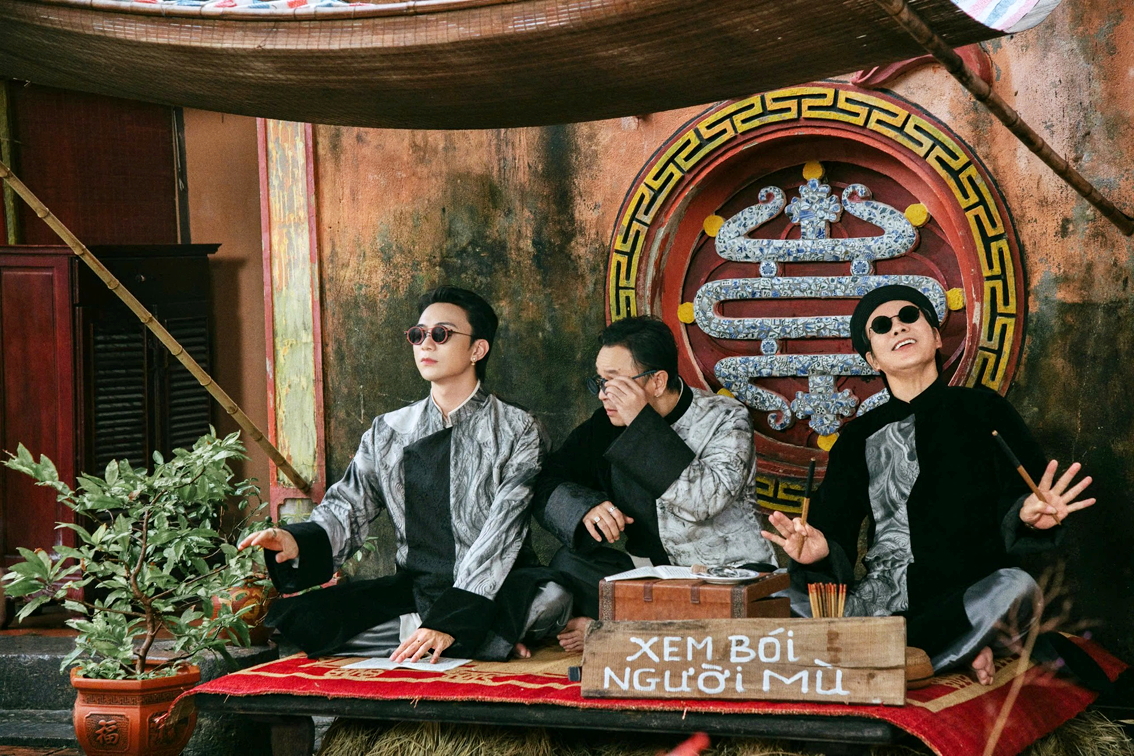 Soobin làm sống lại xẩm và nhiều yếu tố truyền thống khác trong MV Mục hạ vô nhân - Ảnh do nhân vật cung cấp