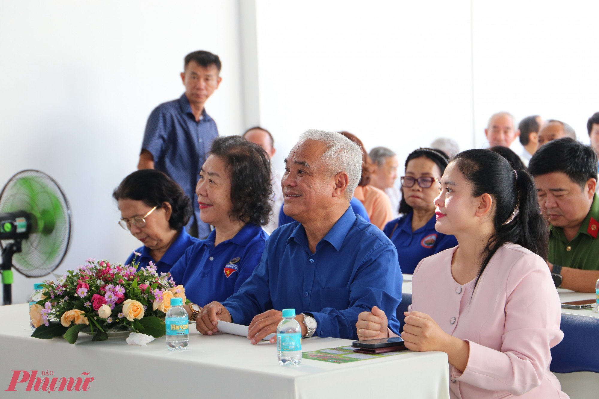 Đoàn Ban Liên lạc Cựu cán bộ Đoàn phía Nam tham quan thực tế khảo sát chính quyền 2 cấp tại phường Thuận An - Ảnh: Thanh Tâm