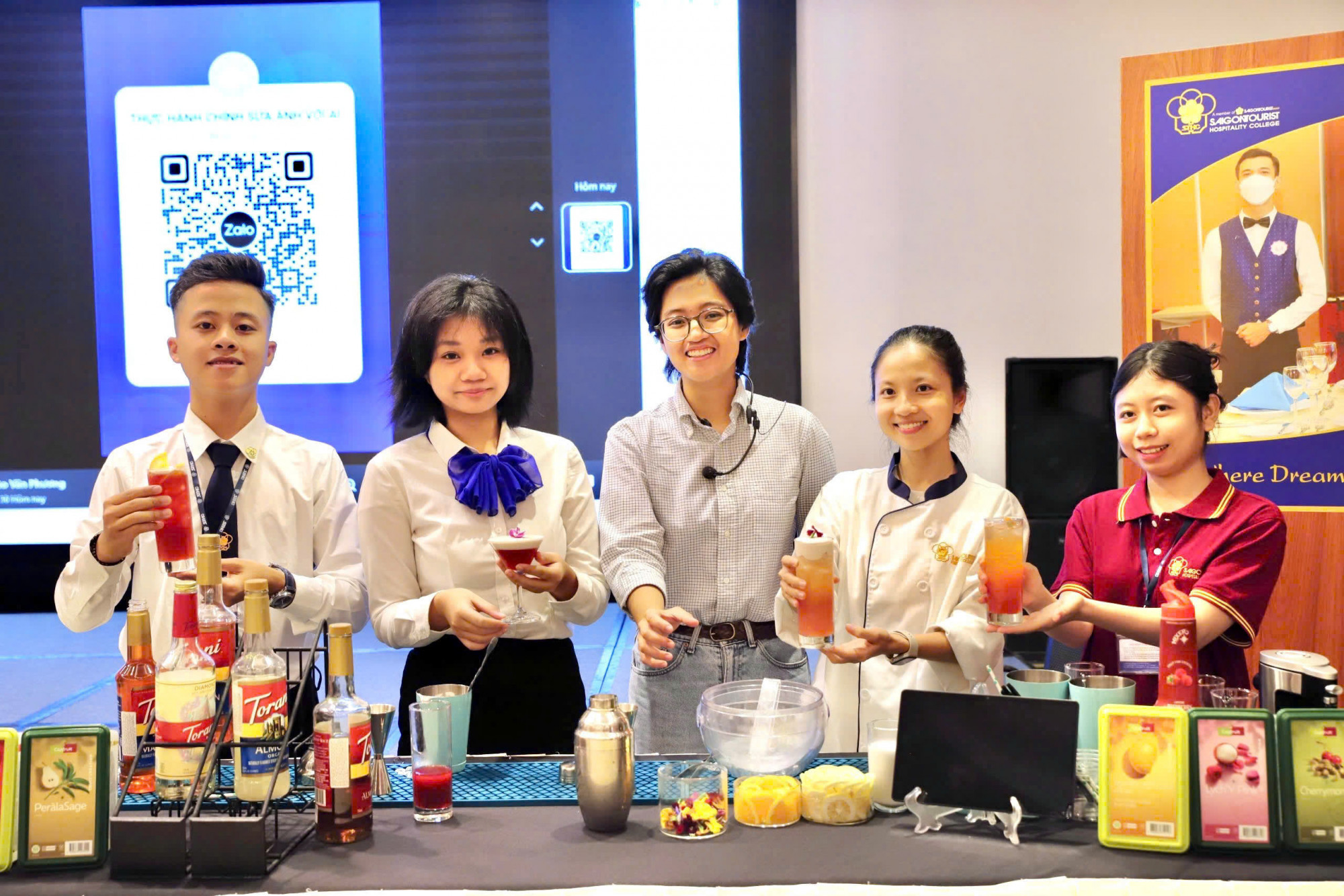 Sinh viên được tiếp cận xu hướng pha chế mới từ chuyên gia