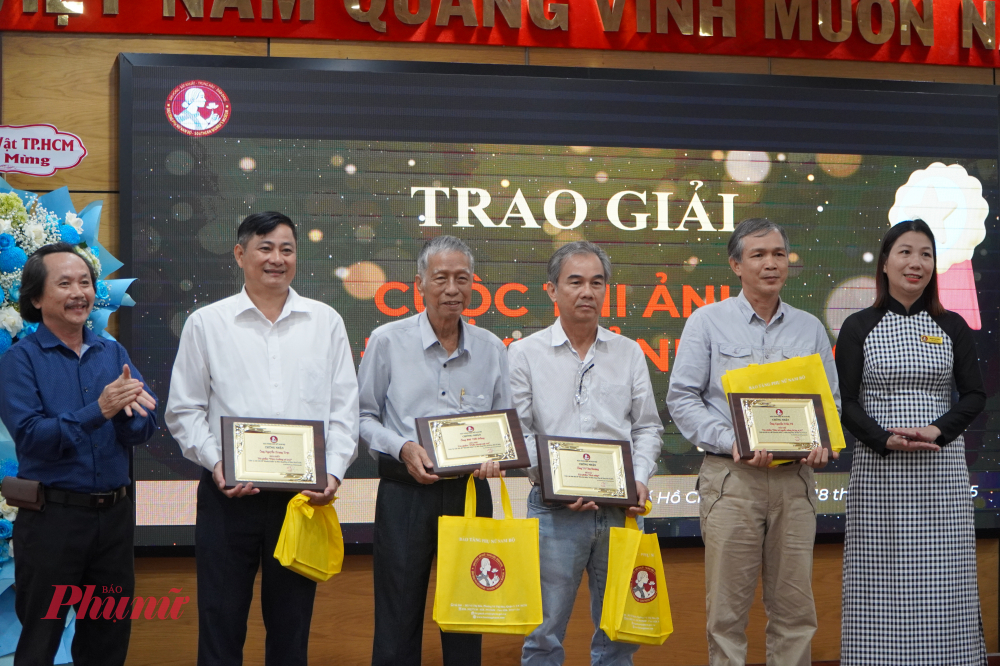 Các nhiếp ảnh gia nhận giải thưởng