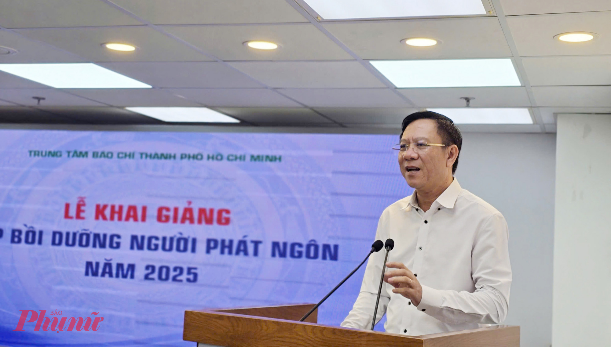 Ông Nguyễn Ngọc Hồi - Phó Giám đốc Sở Văn hóa và Thể thao TPHCM - phát biểu tại lẽ khai giảng lớp học 