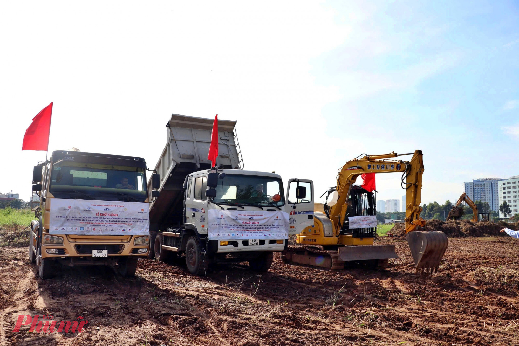 Máy móc, vật liệu xây dựng tập kết sẵn sàng thi công sau lễ khởi công - Ảnh: TQ