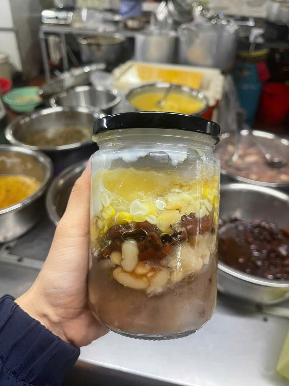 Rất tiện lợi và sáng tạo với ly chè đựng trong hủ thủy tinh